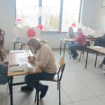 20.03.2026. Busko-Zdrój. Zespół Szkół Technicznych i Ogólnokształcących im. Kazimierza Wielkiego w Busku-Zdroju zainicjował akcję wspierającą DKMS i zachęcającą do rejestracji potencjalnych dawców szpiku / Fot. Marta Gajda-Kruk - Radio Kielce