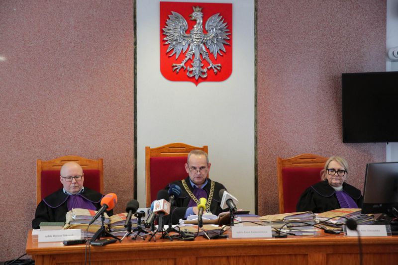 Adwokat od „trumien na kółkach” skazany na 1,5 roku więzienia