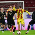 Korona prowadziła, ale wraca do Kielc bez choćby punktu - Radio Kielce 16.03.2026. Szczecin. Mecz 25. kolejki PKO BP Ekstraklasy: Pogoń Szczecin - Korona Kielce / Fot. PAP/Marcin Bielecki