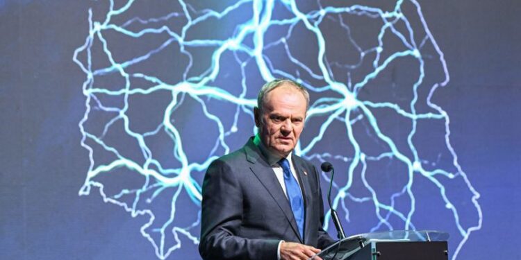 Tusk: Polska zainwestuje bilion złotych w energetykę, m.in. w infrastrukturę i elektrownie