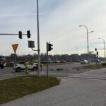 20.03.2026. Kielce. Skrzyżowanie ulic Wapiennikowej i Tarnowskiej. Zderzenie dwóch samochodów / Fot. Radio Kielce