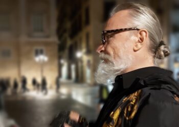 Placa de Sant Jaume, Barcelona - Paweł Opaliński w trakcie pracy nad „Metall en LLuita” / Fot. archiwum prywatne