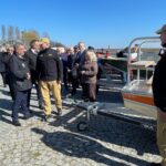 18.03.2026. Sandomierz. Przekazanie nowoczesnego sprzętu ratunkowego, zakupionego w ramach Programu Ochrony Ludności i Obrony Cywilnej, strażakom z OSP z powiatu sandomierskiego / Fot. Grażyna Szlęzak-Wójcik – Radio Kielce