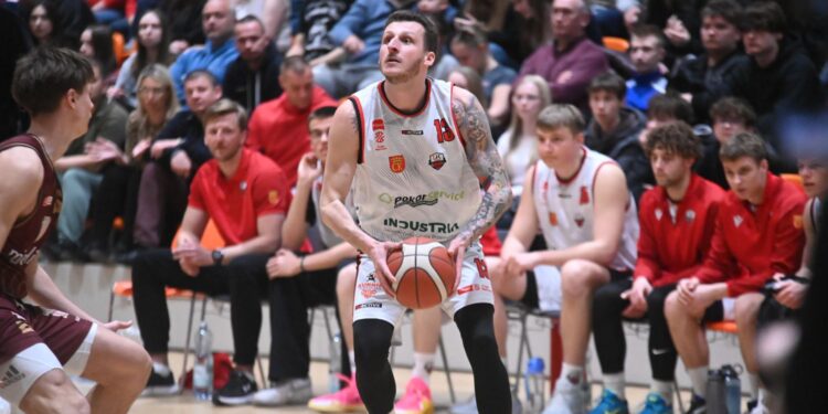 18.03.2026. Kielce. II liga koszykarzy. UJK Kielce - pempaVita Resovia Rzeszów / źródło: UJK Kielce