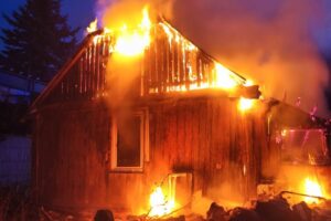 Tragiczny pożar pustostanu - Radio Kielce 04.03.2026. Skarżysko-Kamienna. Pożar / Fot. PSP Skarżysko-Kamienna