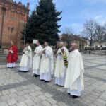 Siedmiometrowa palma na sandomierskiej starówce - Radio Kielce 29.03.2026. Sandomierz. Niedziela palmowa / Fot. Grażyna Szlęzak-Wójcik - Radio Kielce