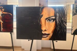 06.03.2026. Kielce. Biblioteka wojewódzka. Wystawa malarstwa Agnieszki Hojwy „Siła kobiet – emocje zapisane na płótnie” / Fot. Aleksandra Słowak - Radio Kielce
