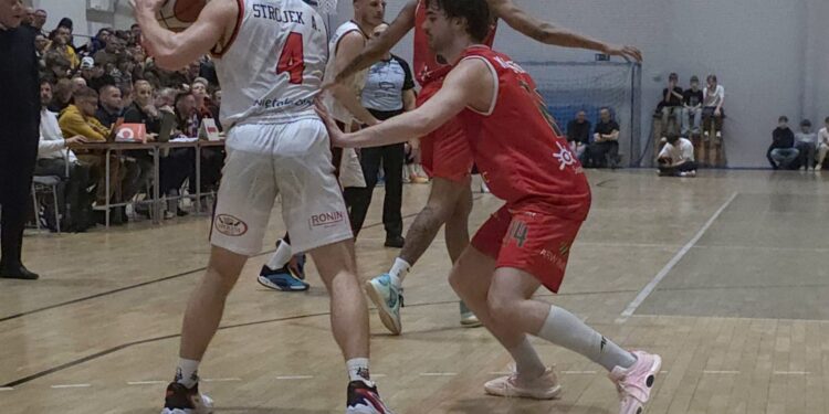 Świetna runda zasadnicza w wykonaniu koszykarzy UJK