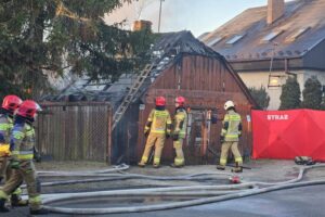 Tragiczny pożar pustostanu - Radio Kielce 04.03.2026. Skarżysko-Kamienna. Pożar / Fot. PSP Skarżysko-Kamienna