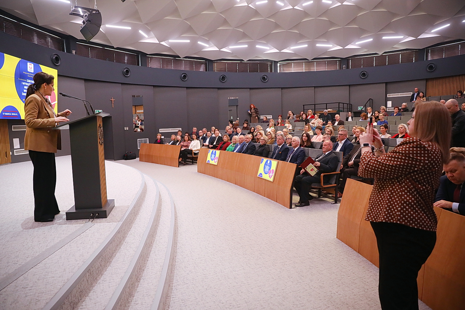 O szczepieniach ochronnych w urzędzie wojewódzkim w Kielcach