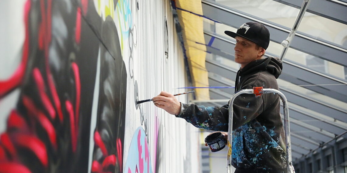 Graffiti towarzyszy nowej wystawie