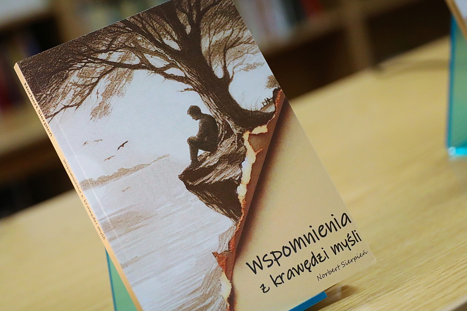 Debiut Norberta Sierpnia. Emocjonalnie i „z pazurem”