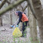 21.03.2026. Kielce. Sprzątanie mikrolasu na Czarnowie / Fot. Wiktor Taszłow - Radio Kielce