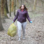21.03.2026. Kielce. Sprzątanie mikrolasu na Czarnowie / Fot. Wiktor Taszłow - Radio Kielce