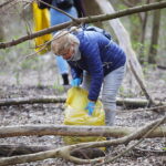 21.03.2026. Kielce. Sprzątanie mikrolasu na Czarnowie / Fot. Wiktor Taszłow - Radio Kielce