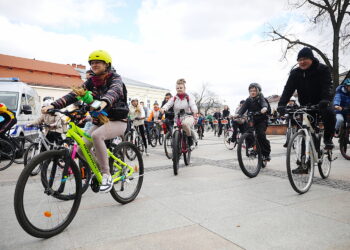 21.03.2026. Kielce. Rowerowa inauguracja wiosny / Fot. Wiktor Taszłow - Radio Kielce