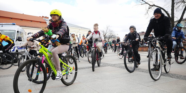 21.03.2026. Kielce. Rowerowa inauguracja wiosny / Fot. Wiktor Taszłow - Radio Kielce