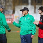 22.03.2026. Kielce. Stadion Orląt Kielce. Trening młodych piłkarzy ze znanymi piłkarzami Pedro Pascullim i Siergiejem Alejnikowem / Fot. Wiktor Taszłow - Radio Kielce