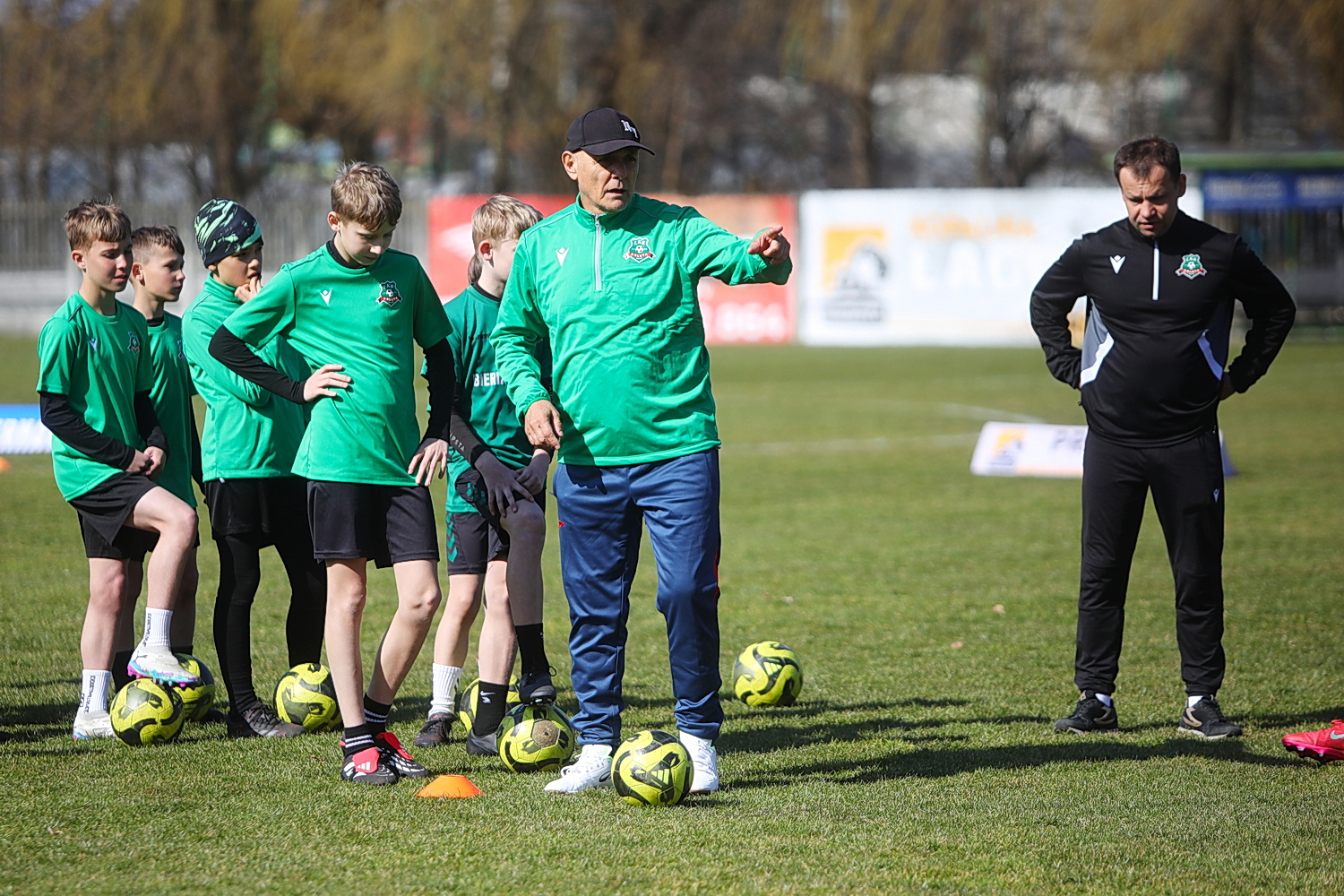 Gwiazdy futbolu na stadionie Orląt Kielce
