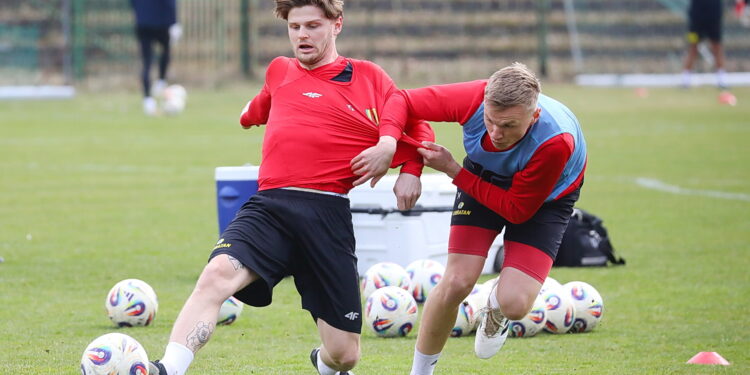 Piłkarze Korony już trenują. Dobre humory dopisywały