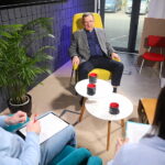 Audycja „Dzień dobry to ja! Rozmowy inne niż wszystkie w Radiu Kielce”. Ksiądz doktor Jerzy Karbownik / Fot. Wiktor Taszłow – Radio Kielce