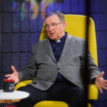 Audycja „Dzień dobry to ja! Rozmowy inne niż wszystkie w Radiu Kielce”. Ksiądz doktor Jerzy Karbownik / Fot. Wiktor Taszłow – Radio Kielce