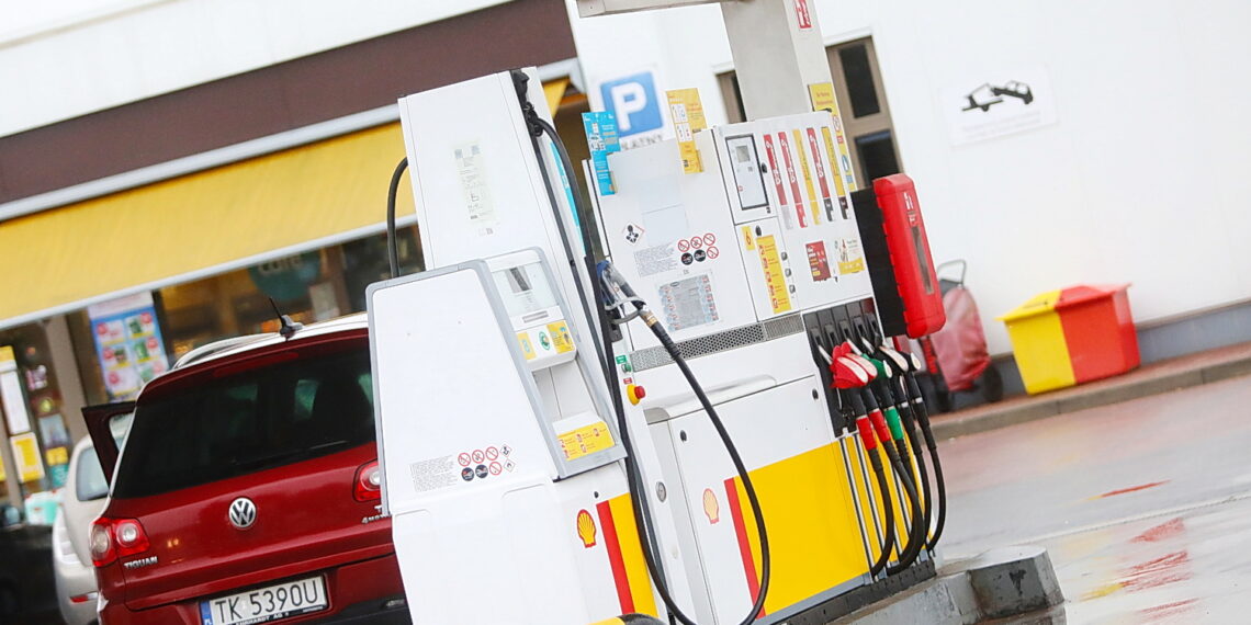 Od piątku niższe ceny paliw