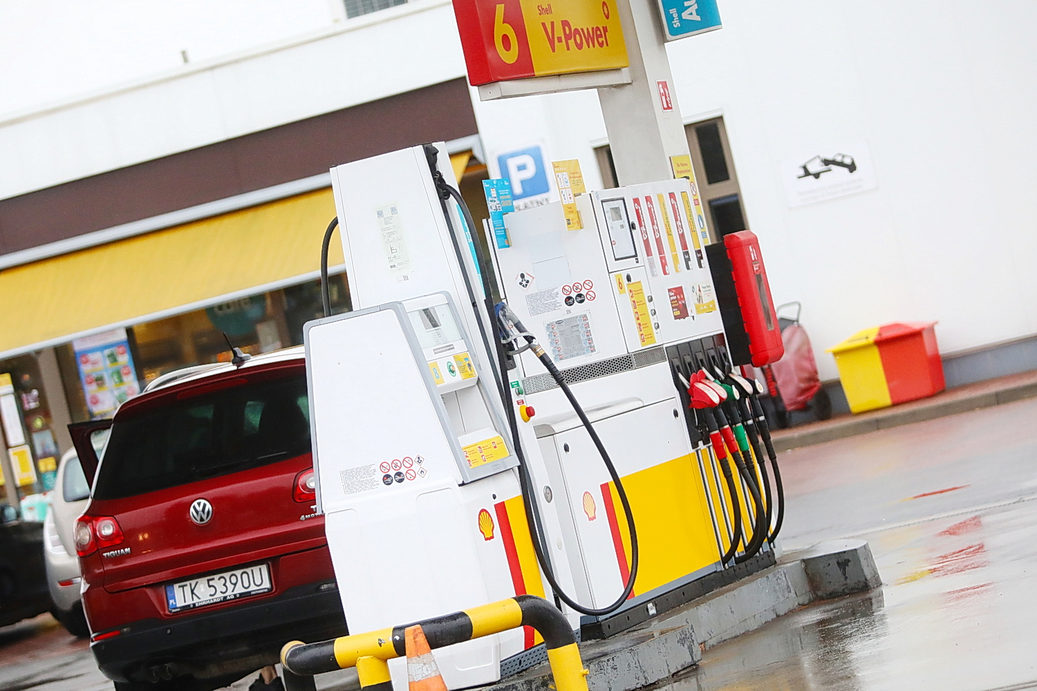 Od piątku niższe ceny paliw