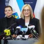 Marta Cienkowska, ministra kultury i dziedzictwa narodowego oraz Renata Janik, marszałek województwa świętokrzyskiego podpisały w piątek (27 marca) porozumienie dotyczące Teatru im. Stefana Żeromskiego w Kielcach / Fot. Wiktor Taszłow – Radio Kielce