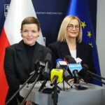 Marta Cienkowska, ministra kultury i dziedzictwa narodowego oraz Renata Janik, marszałek województwa świętokrzyskiego podpisały w piątek (27 marca) porozumienie dotyczące Teatru im. Stefana Żeromskiego w Kielcach / Fot. Wiktor Taszłow – Radio Kielce