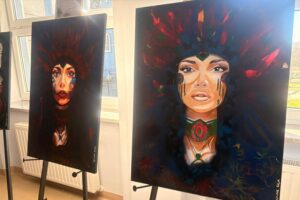 06.03.2026. Kielce. Biblioteka wojewódzka. Wystawa malarstwa Agnieszki Hojwy „Siła kobiet – emocje zapisane na płótnie” / Fot. Aleksandra Słowak - Radio Kielce