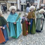 Siedmiometrowa palma na sandomierskiej starówce - Radio Kielce 29.03.2026. Sandomierz. Niedziela palmowa / Fot. Grażyna Szlęzak-Wójcik - Radio Kielce