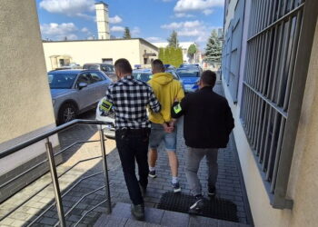 Narkotyki i kradziony motocykl. Trzy osoby zatrzymane