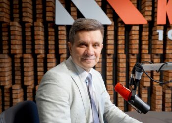 23.03.2026. Radio Kielce. Rozmowa Dnia. Na zdjęciu: senator Jacek Włosowicz / Fot. Piotr Kwaśniewski - Radio Kielce