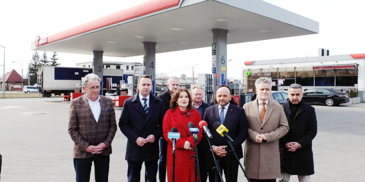 10.03.2026. Kielce. Konferencja polityków PiS / Fot. Jarosław Kubalski - Radio Kielce