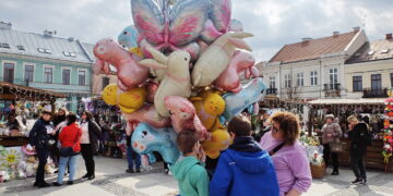 28.03.2026 Kielce. Kiermasz wielkanocny na Rynku / Fot. Jarosław Kubalski - Radio Kielce