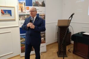 Dwaj czy trzej Juliusze w nowej książce PTTK - Radio Kielce 02.03.2026. Końskie. Premiera książki „Dwaj Juliusze” / źródło: Biblioteka Publiczna Miasta i Gminy Końskie