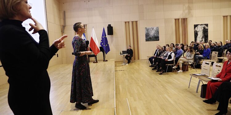 Brakuje rodzin zastępczych. Dlaczego?