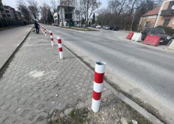 Słupki niezgody przy kieleckich ulicach