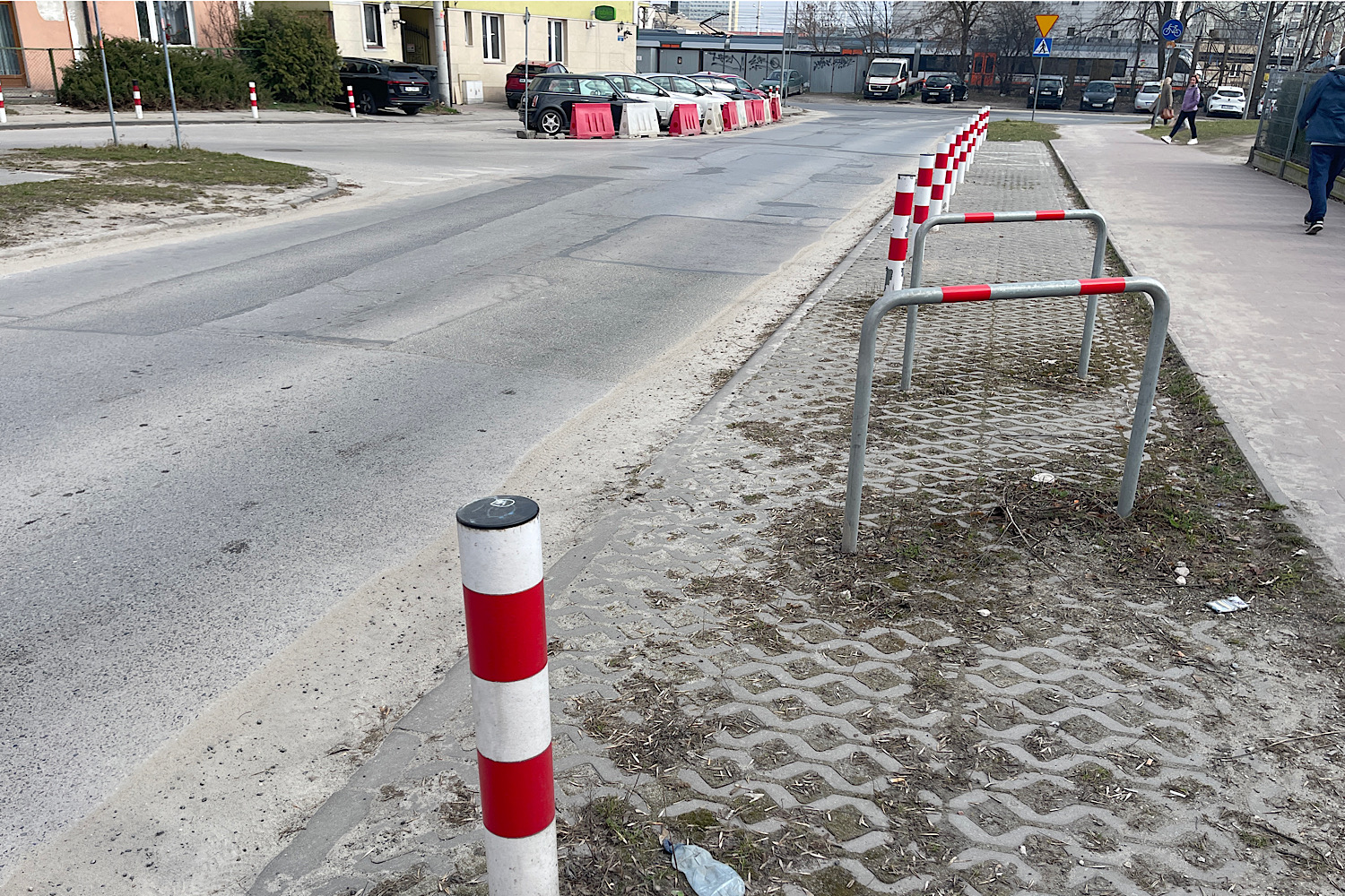 Słupki niezgody przy kieleckich ulicach