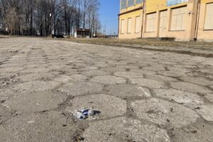 09.03.2026. Końskie. Teren przed dworcem PKP / Fot. Magdalena Galas-Klusek - Radio Kielce