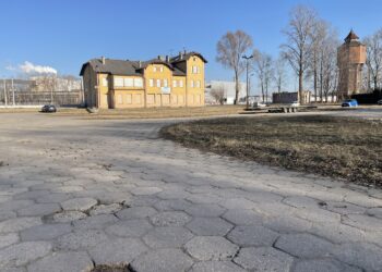 Teren przed dworcem PKP stanie się centrum przesiadkowym - Radio Kielce Teren przed dworcem PKP stanie się centrum przesiadkowym