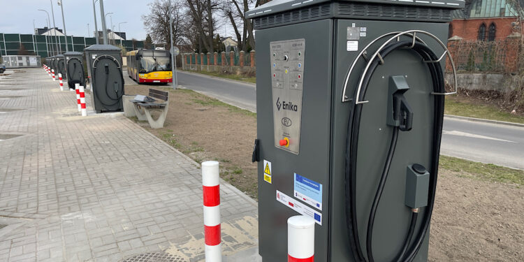 25.03.2026. Kielce. Instalacja ładowarek na dworcu autobusowym / Fot. Wiktor Taszłow - Radio Kielce