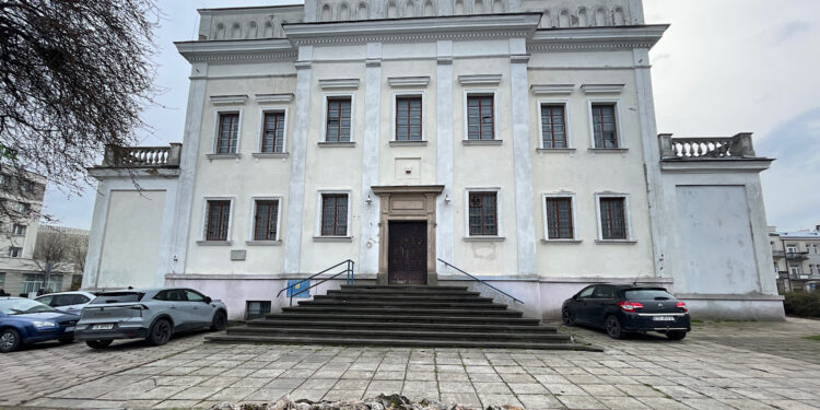 Mieszkańcy wypowiedzą się na temat przyszłości budynku po dawnym archiwum - Radio Kielce Mieszkańcy wypowiedzą się na temat przyszłości budynku po dawnym archiwum