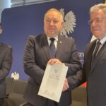 10.03.2026. Kielce. Podpisanie umów z jednostkami samorządu terytorialnego na dofinansowanie w ramach Rządowego Funduszu Rozwoju Dróg na 2026 rok z powiatem ostrowieckim i Ostrowcem Świętokrzyskim / Fot. Iwona Murawska-Bujnowicz - Radio Kielce