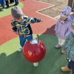 13.03.2026. Kostomłoty Drugie. Otwarcie sensorycznego placu zabaw / Fot. Iwona Murawska-Bujnowicz - Radio Kielce