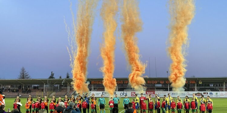 21.03.2026. Ostrowiec Świętokrzyski. Betclic 3. Liga. KSZO 1929 Ostrowiec - Avia Świdnik / Fot. Kamil Król - Radio Kielce