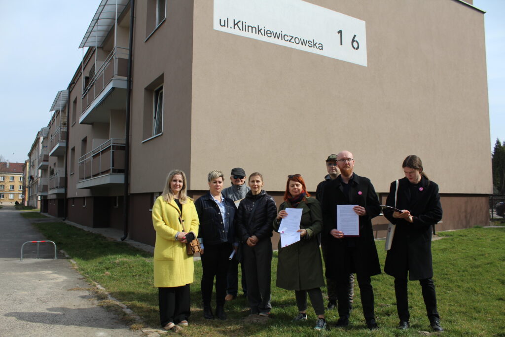 Poseł interweniuje w sprawie mieszkańców spółdzielni