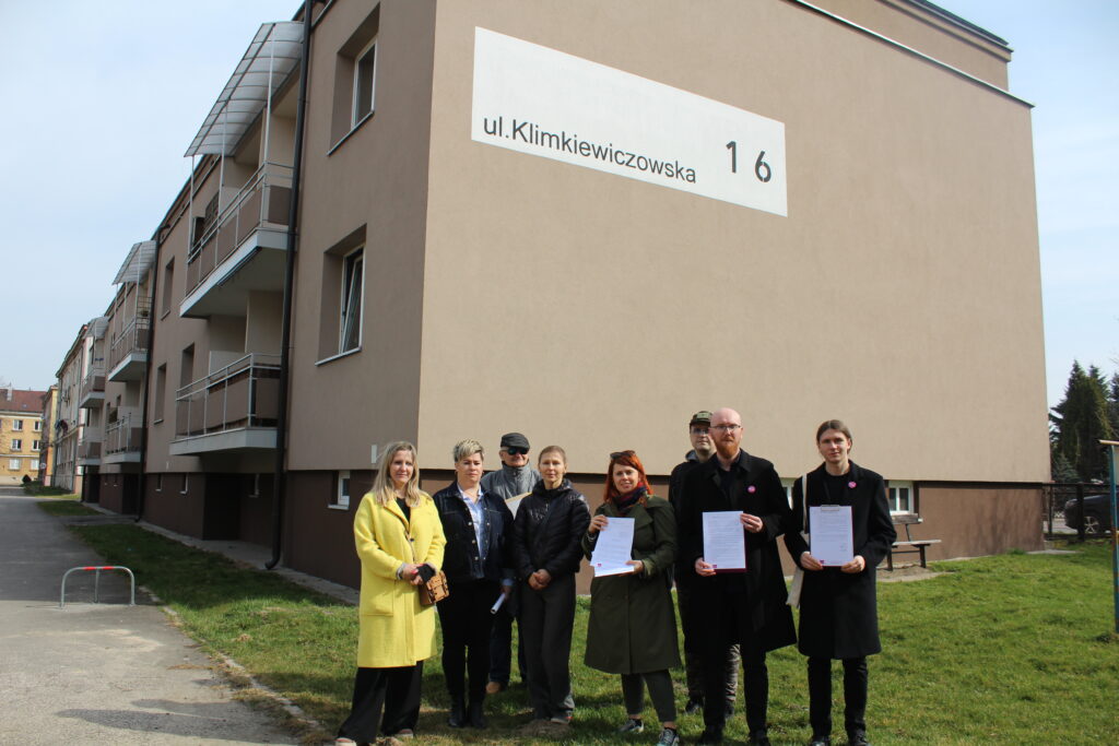 Poseł interweniuje w sprawie mieszkańców spółdzielni - Radio Kielce Poseł interweniuje w sprawie mieszkańców spółdzielni - Radio Kielce