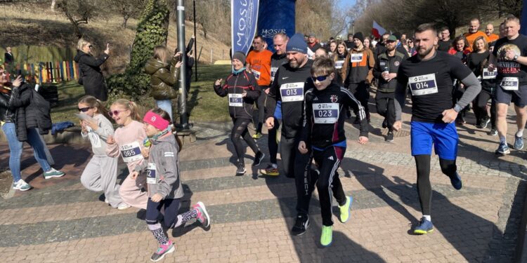 W Sandomierzu ponad 140 osób pobiegło Tropem Wilczym